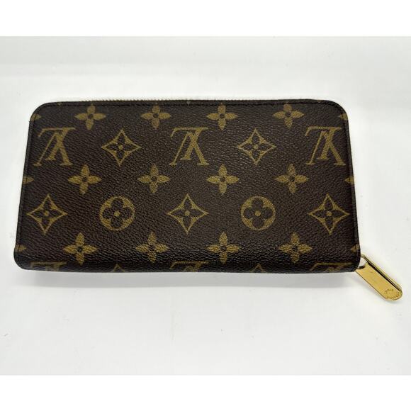 LOUIS VUITTON Monogram Love Lock Zippy Wallet.- EUC with Box and Dust Bag - Picture 4 of 13